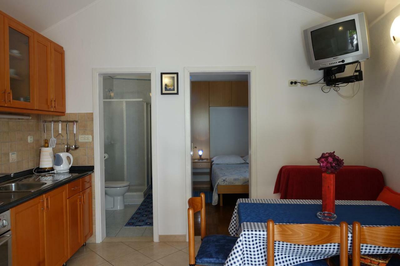 Apartments Ivic Bol Pokoj fotografie